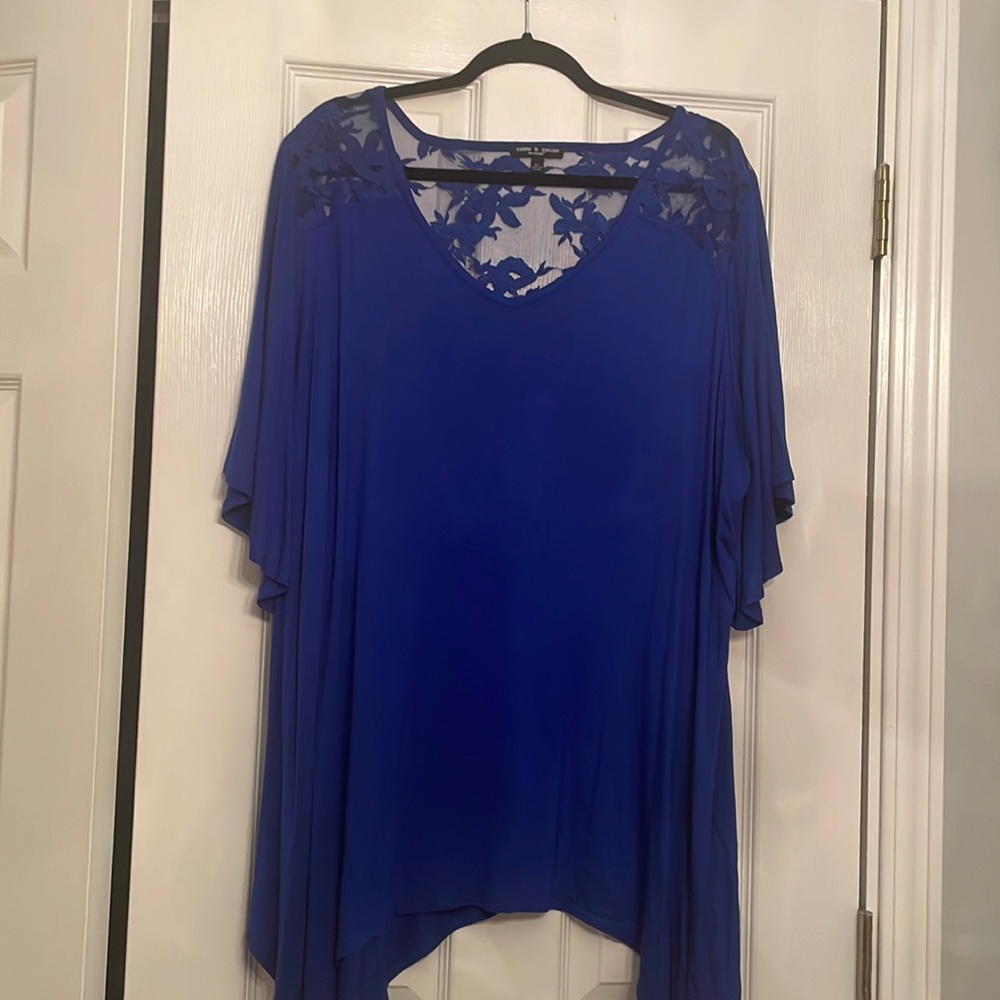 Cable &guage royal blue with lace on the back top with 3/4 sleeves